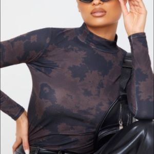 PRETTY LITTLE THING HIGH NECK FITTED T SHIRT